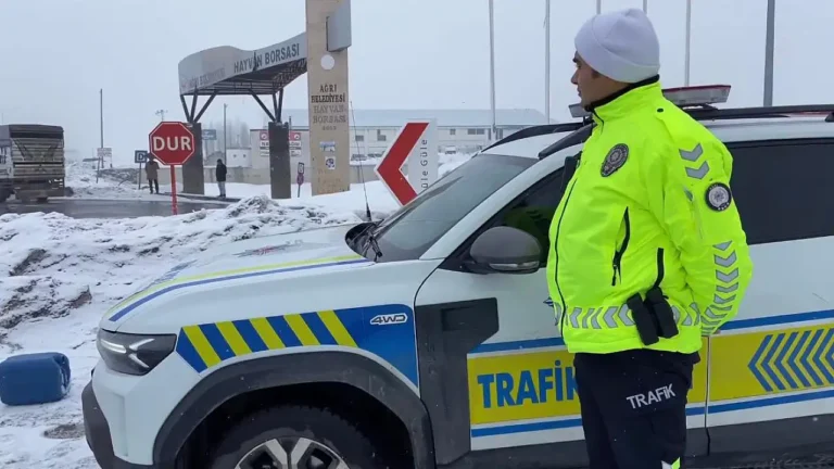 Ağrı’da Hayvan Borsası Çevresinde Yoğun Trafik Denetimi