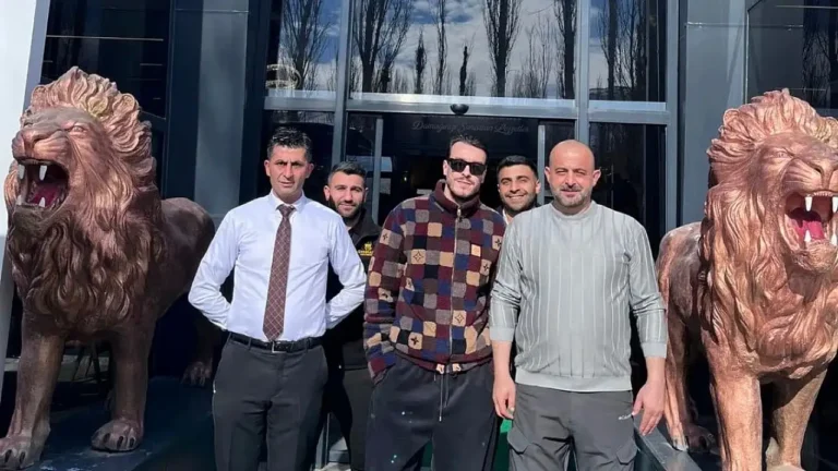 Cem Adrian Doğubayazıt’ta Tarihi Mekanları Ziyaret Etti