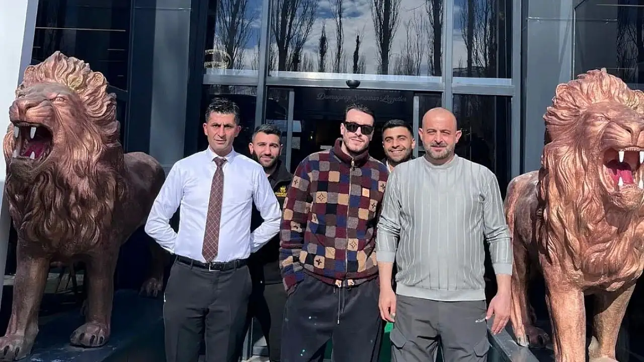 Cem Adrian Doğubayazıt’ta Tarihi Mekanları Ziyaret Etti