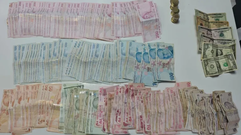 Antalya’da Dilencinin Üzerinden Çıkan Para Şok Etti