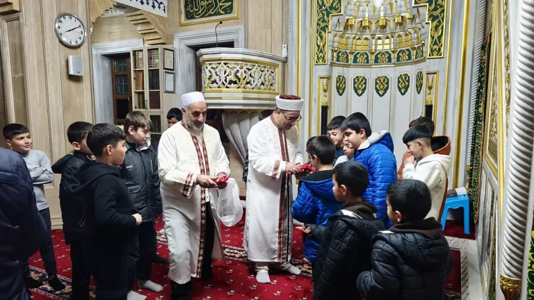 Doğubayazıt’ta Camiler Gençlerin Enerjisiyle Canlandı