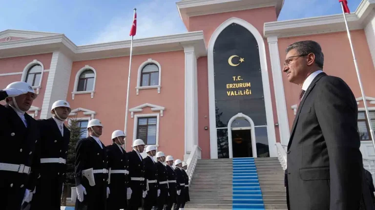 Erzurum’da Valilik Koltuğu Aydın Baruş’a Emanet