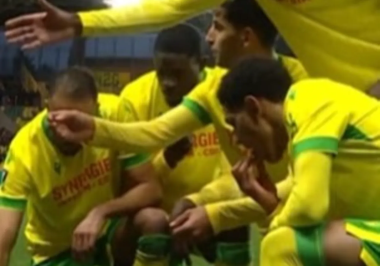 Maçta Sakatlık Numara Yapan Kaleci Takım Arkadaşlarına Oruç Açtırdı