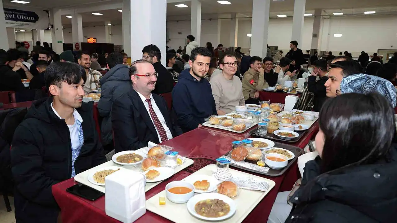 Ramazan İftarında Öğrencilere Özel Vurgu Yapan Üniversite