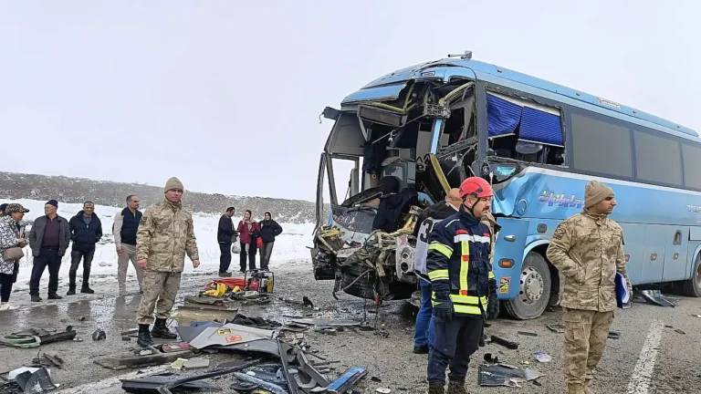 Erzurum-Aşkale Yolunda İkinci Zincirleme Kaza: 1 Kişi Hayatını Kaybetti