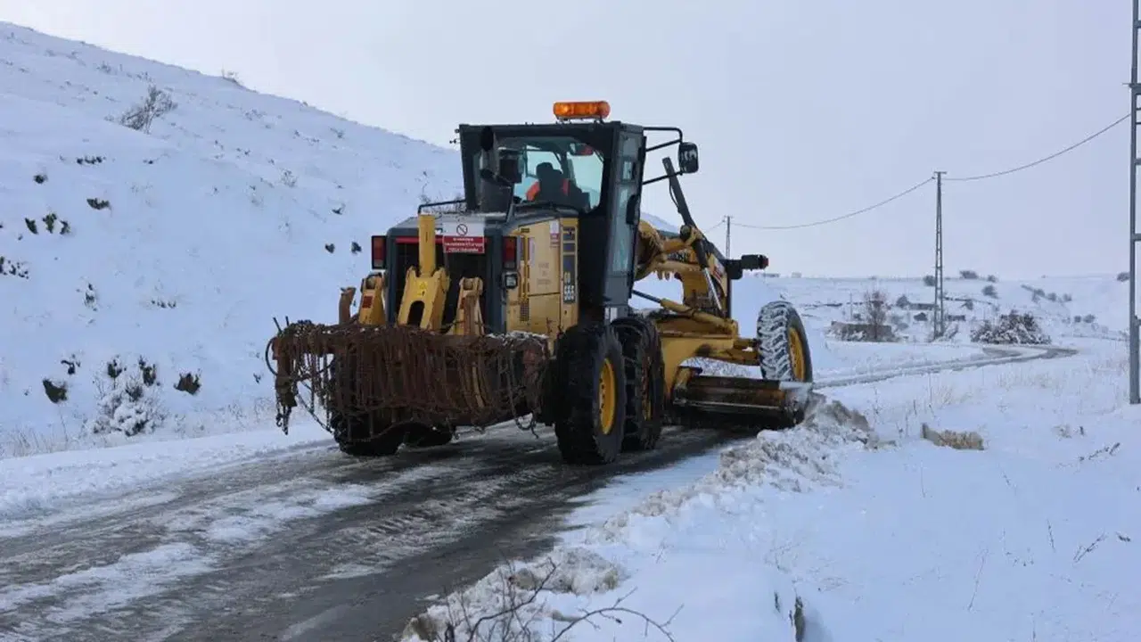Sivas’ta Kar Yağışı Sebebiyle 432 Yerleşim Yolu Kapandı