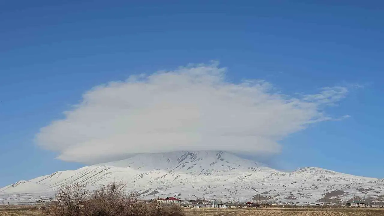 Süphan Dağı’ndaki Gizemli Bulut Nedir?