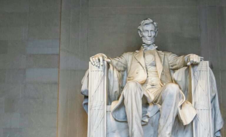 Abraham Lincoln Gemisi: Tarihin Derinliklerine Yolculuk