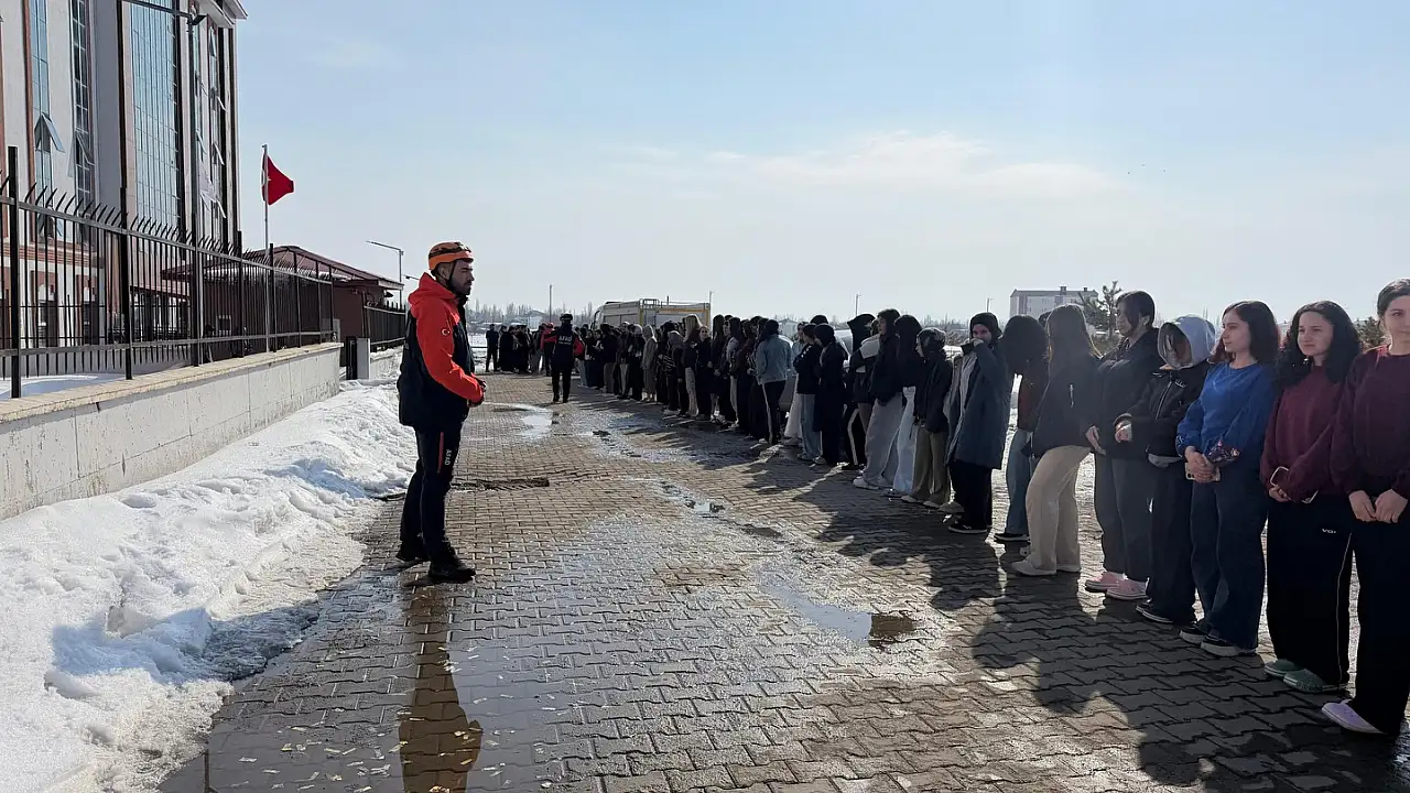 Ağrı’da Öğrenci Yurtlarında Yangın Tatbikatı Gerçekleştirildi