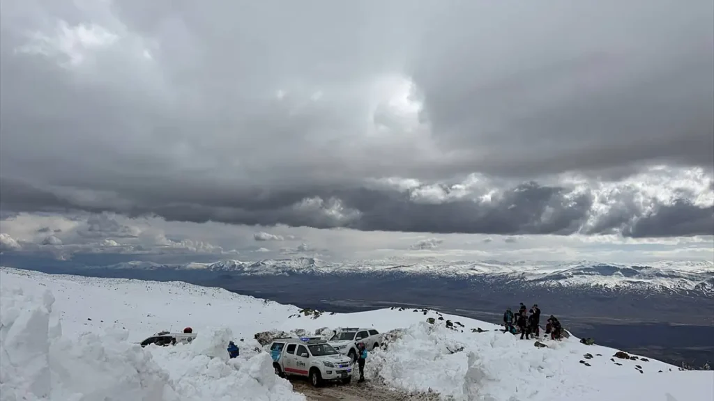 Ağrı Dağı’nda Kaybolan Kadın Dağcı İçin Arama Çalışmaları Devam Ediyor