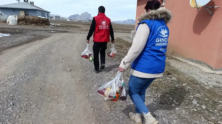 Doğubayazıt’ta Gönüllüler Ramazan’da İftariyelik Dağıttı