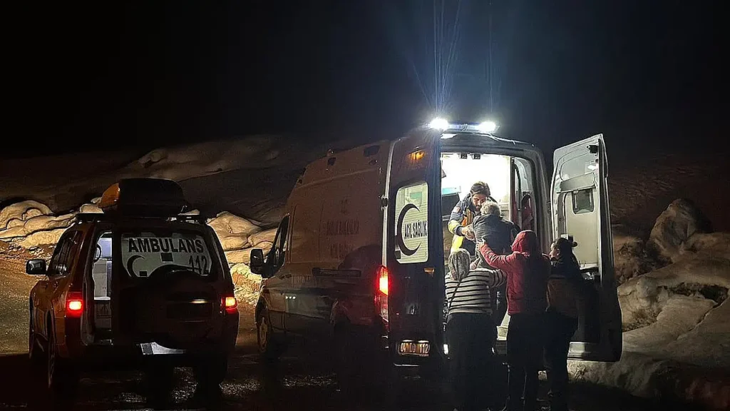 Ağrı’da Hasta İçin Zorlu Arazi Şartlarında Acil Müdahale
