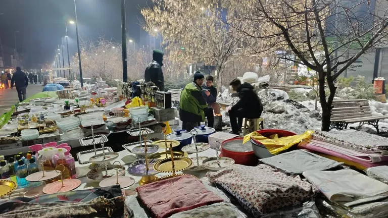 Ağrı’da Seyyar Satıcılar Bayramda Geceyi Ateş Başında Geçirdi