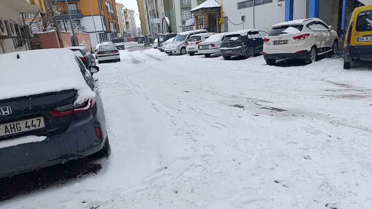 Ağrı’da Mart’ta Yağan Kar, Bahar Beklentilerini Alt Üst Etti