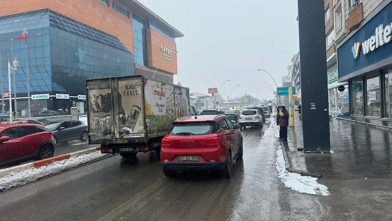 Ağrı’da İftar Saati Trafik Sorunu Neden Yaşanıyor?