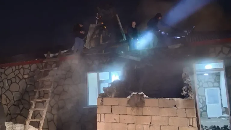 Ağrı’da İftar Sonrası Çatı Yangını: Paniğe Neden Oldu