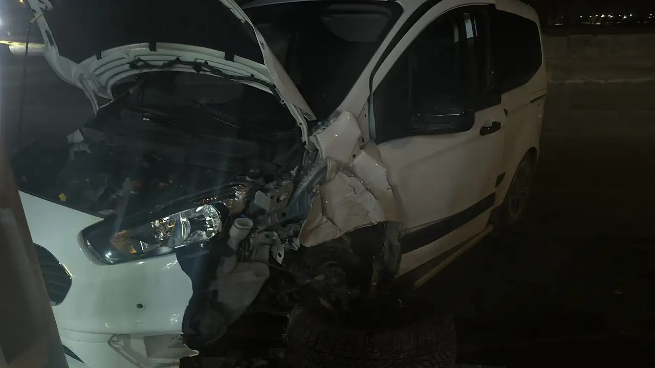 Ağrı’da Kontrolden Çıkan Araç Kazası: Hafif Yaralılar Var