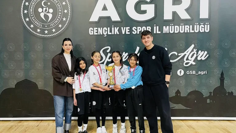 Ağrı’da Küçük Kızlar Masa Tenisi Şampiyonu Belli Oldu