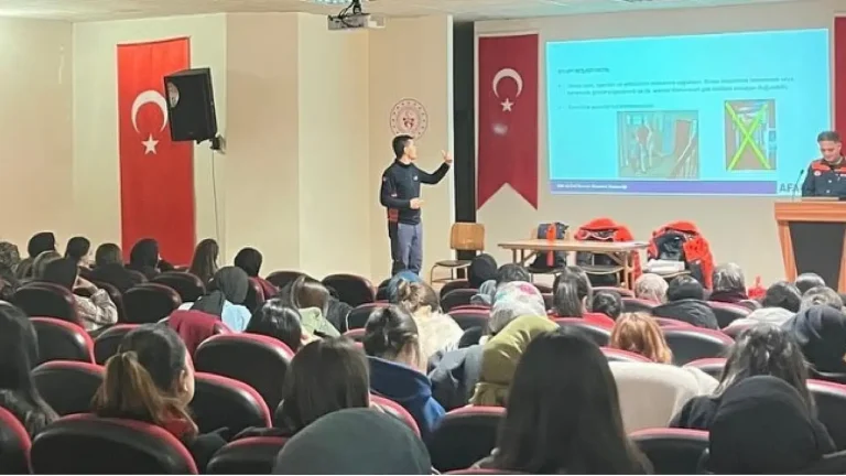 Ağrı’da Gençlere Afet Bilinci Eğitimi Verildi