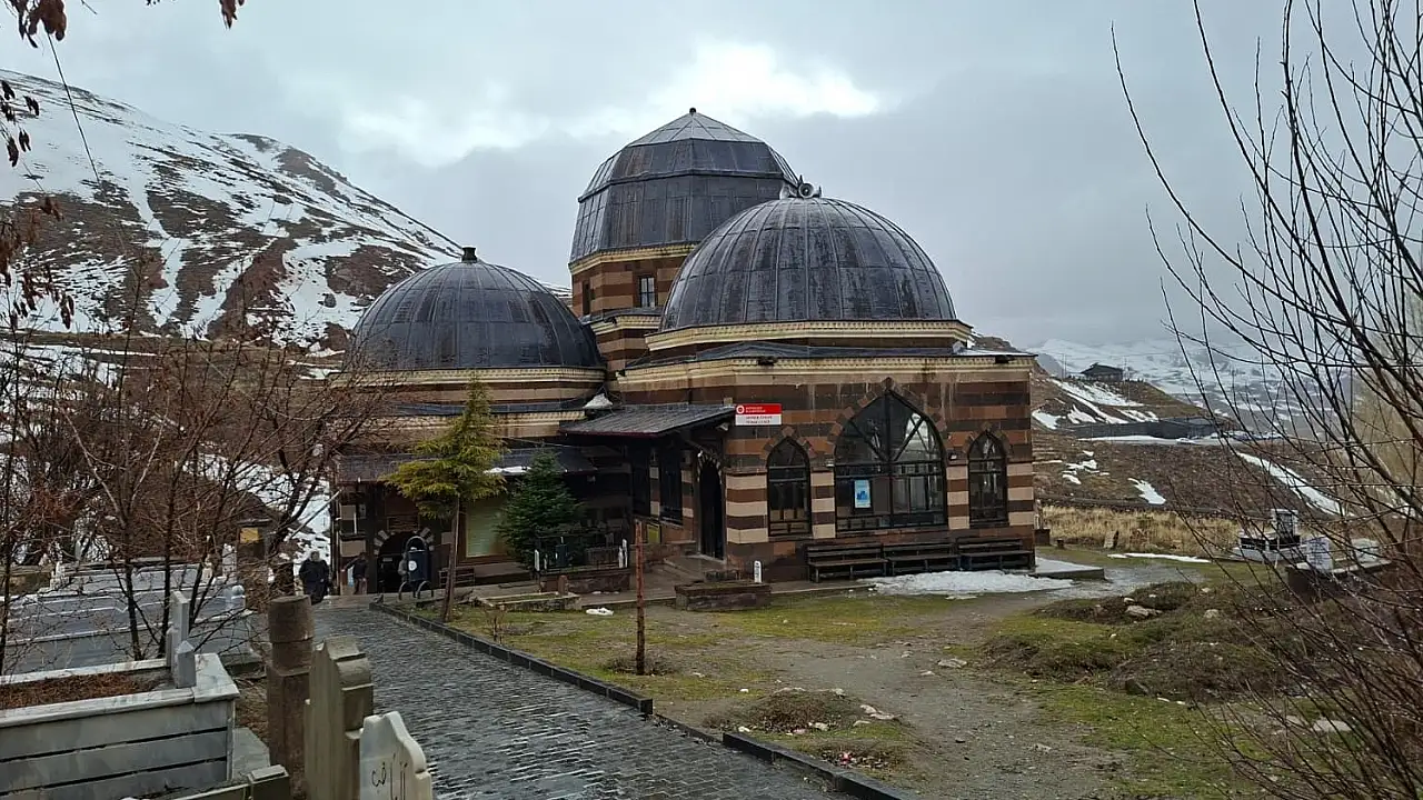 Ağrı’da Sağanak Yağışla Ahmed-i Hani Türbesi Neden Sessizleşti?