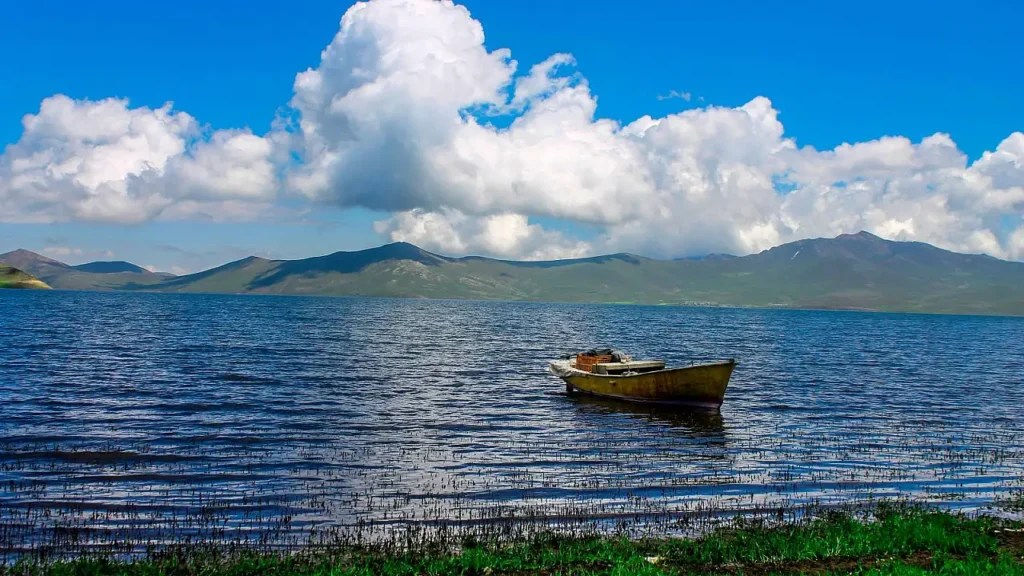 Ağrı’nın Balık Gölü: Mart Ayında Doğaseverlerin Gözdesi