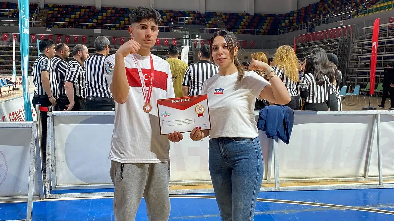 Ağrı’nın Gururu: Adar Oral Bilek Güreşinde Türkiye Üçüncüsü