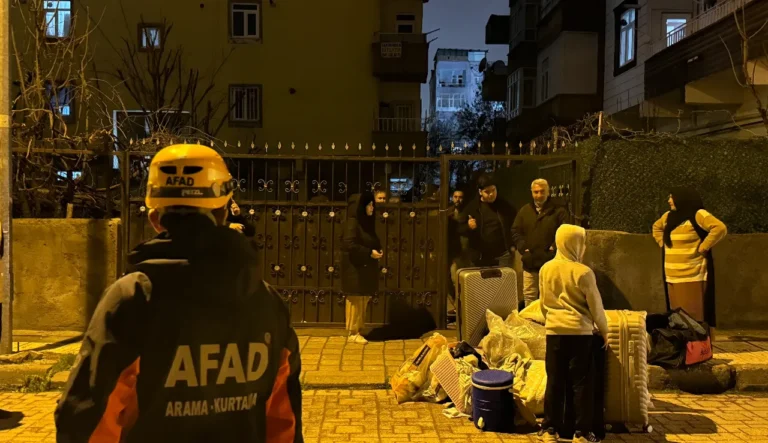 Diyarbakır’da Apartmandan Gelen Sesler 51 Kişiyi Tahliye Etti