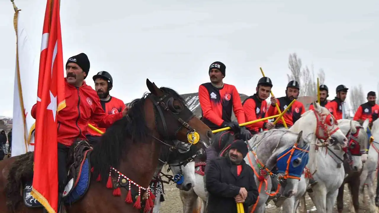 Aşkale’de 108. Yıl Kutlamaları Cirit Müsabakasıyla Coştu