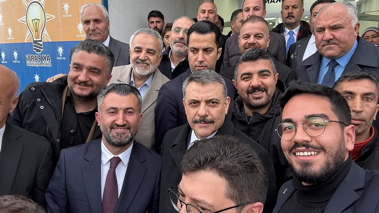 İçişleri Bakanı Çiftçi, AK Parti Ağrı İl Başkanlığı’nı Ziyaret Etti