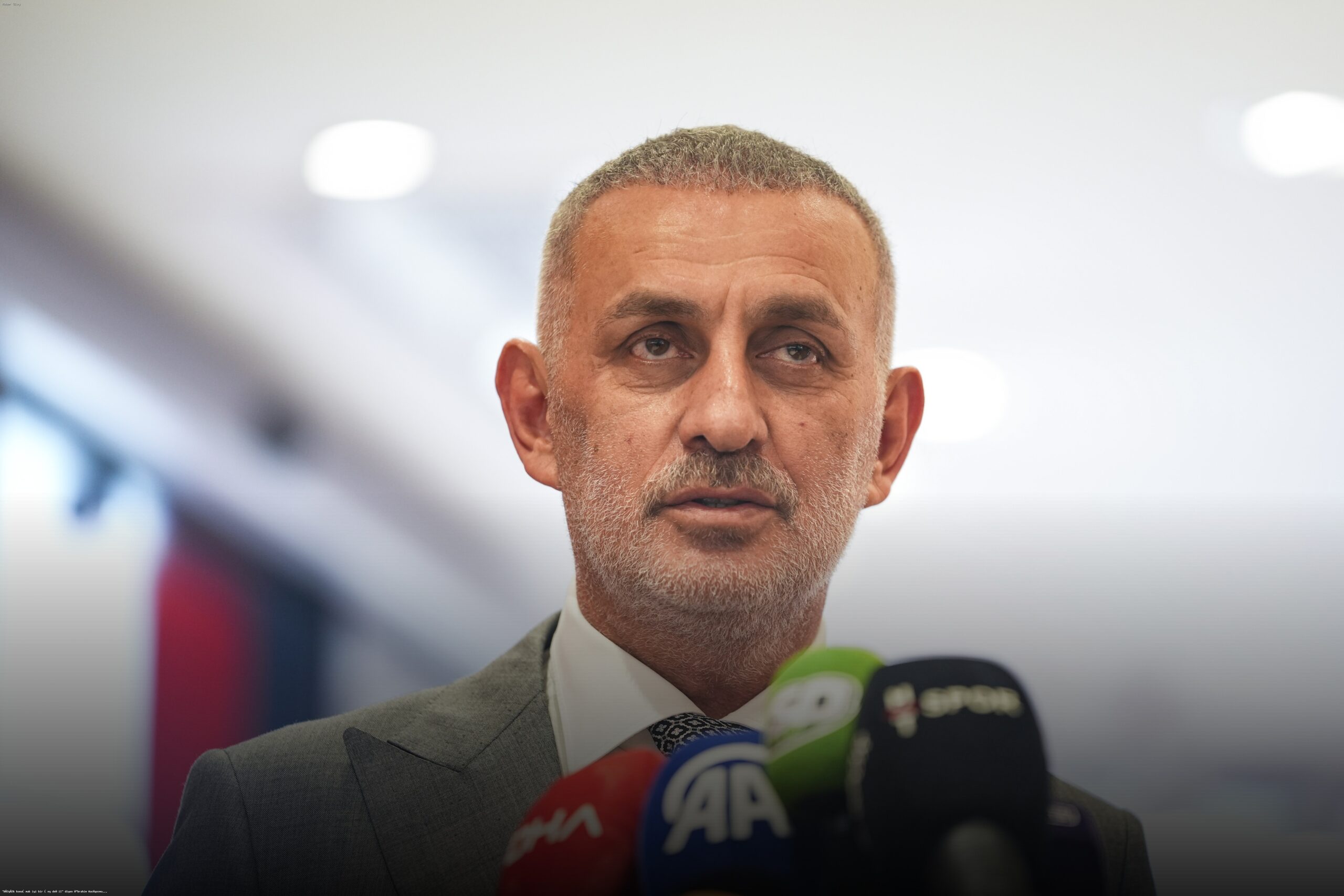 İbrahim Hacıosmanoğlu’ndan Şaşırtan Açıklama: Neden Büyük Konuşmak Zararlı?