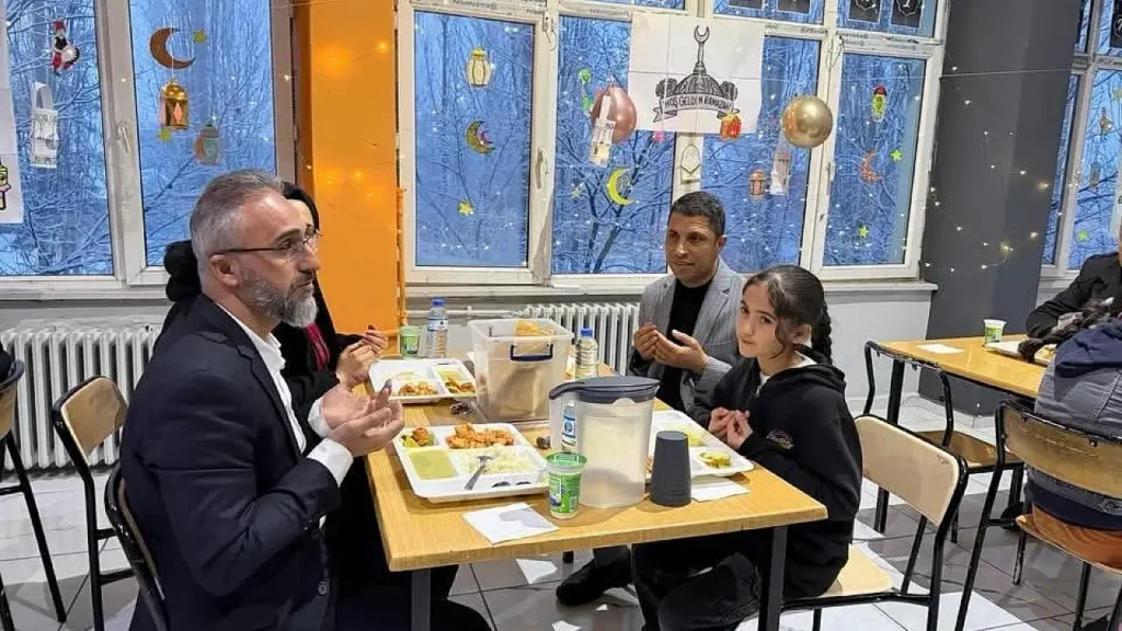 Dedeli’de Ramazan Sofraları Öğrencileri ve Yöneticileri Buluşturdu