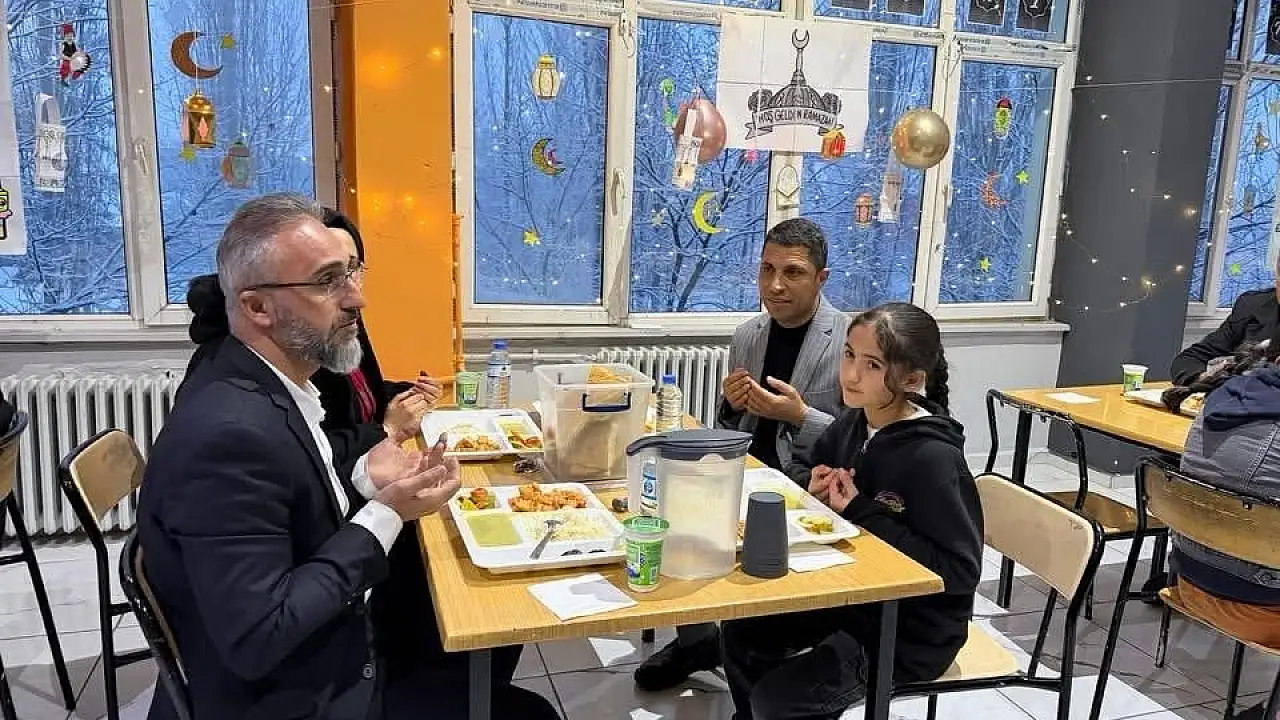Dedeli’de Ramazan Sofraları Öğrencileri ve Yöneticileri Buluşturdu