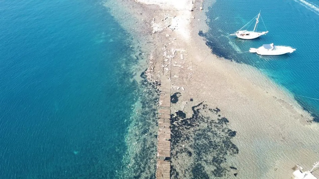 Deniz Çekildi! 3500 Yıllık Kral Yolu Gözler Önüne Serildi