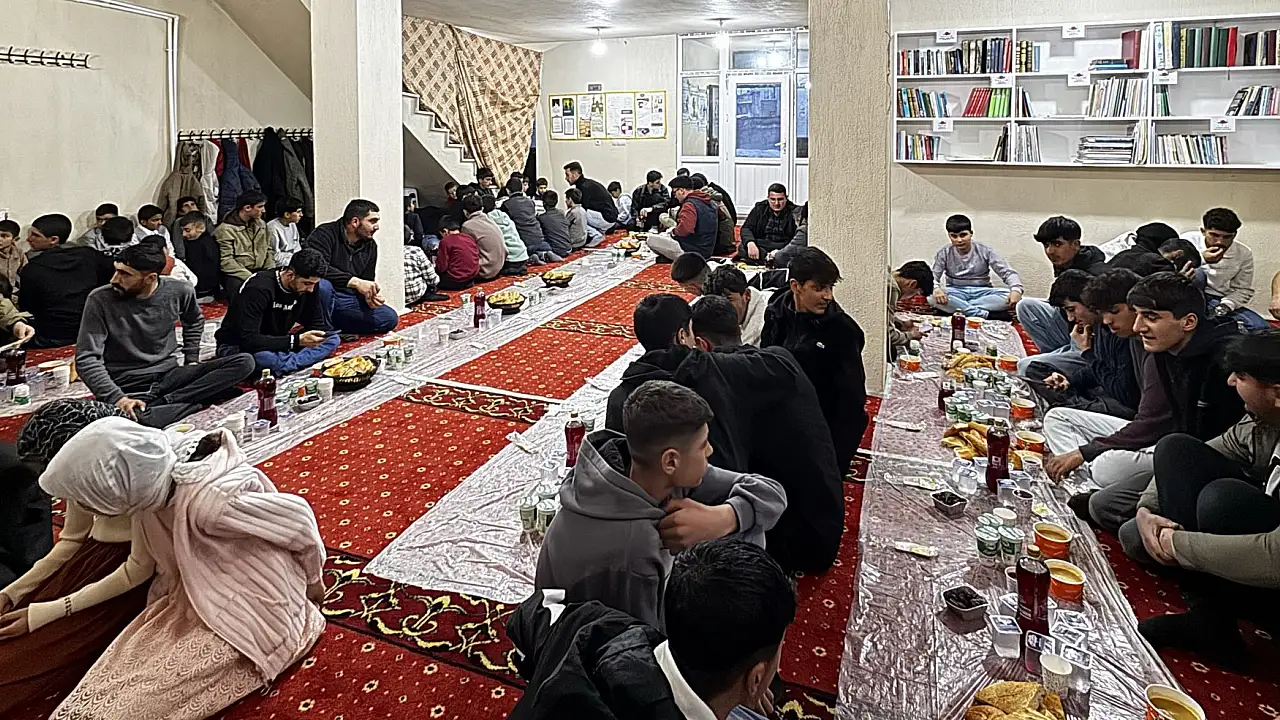 Diyadin’de Gençlerle İftar Programı ve Teravih Namazı