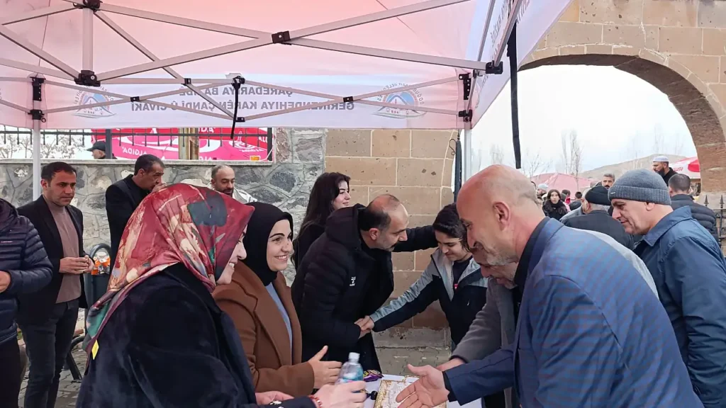Doğubayazıt’ta Bayramda Mezarlık Ziyareti ve Anma Geleneği