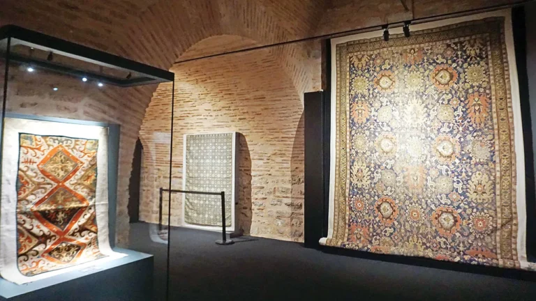 Azerbaycan Halıları ve Sanat Projeleri İstanbul’da Sergileniyor