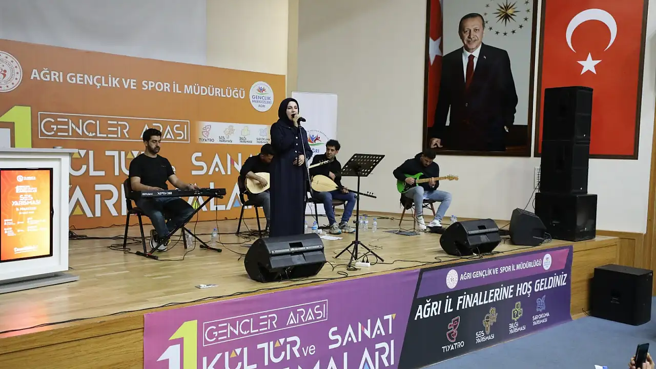 Ağrı’da Gençlerin Yetenekleri Sahne Aldı