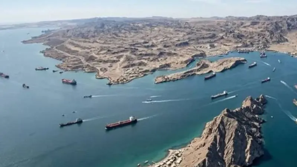 Hürmüz Boğazı’nda tanker trafiği yoğun: 350 gemi bekliyor