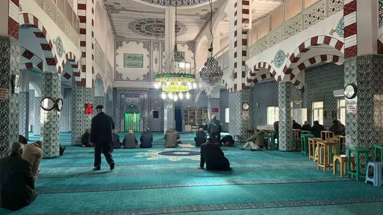 Iğdır’da Hamaney ve Saldırı Kurbanları İçin Yürekten Dua