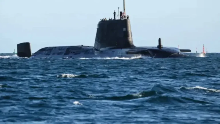 İngiltere’nin Nükleer Denizaltısı Hürmüz Boğazı’nda Ne Anlama Geliyor?
