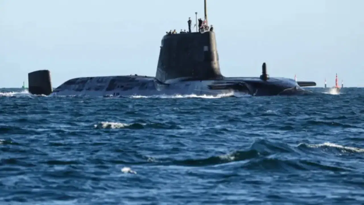 İngiltere’nin Nükleer Denizaltısı Hürmüz Boğazı’nda Ne Anlama Geliyor?