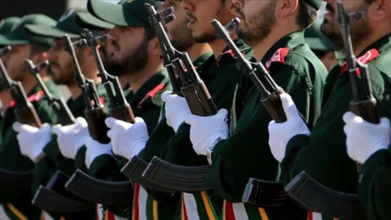 İran, ABD F-18 Uçağını Vurduğunu İddia Etti