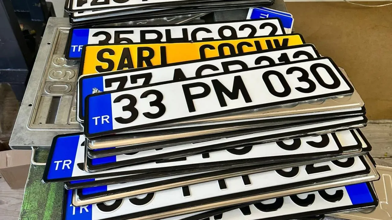 APP Plaka ve Orijinal Plaka Arasındaki Farklar Neler?