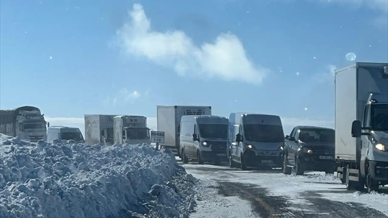 Kars’ta Yoğun Tipi 40 Araç Mahsur Kaldı: Neler Yaşandı?