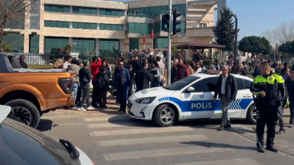 Kepez Hükümet Konağı’nda Silahlı Olay: Neler Yaşandı?