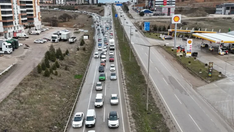 Kırıkkale’de Bayram Dönüşü Trafik Yoğunluğu Neden Artıyor?
