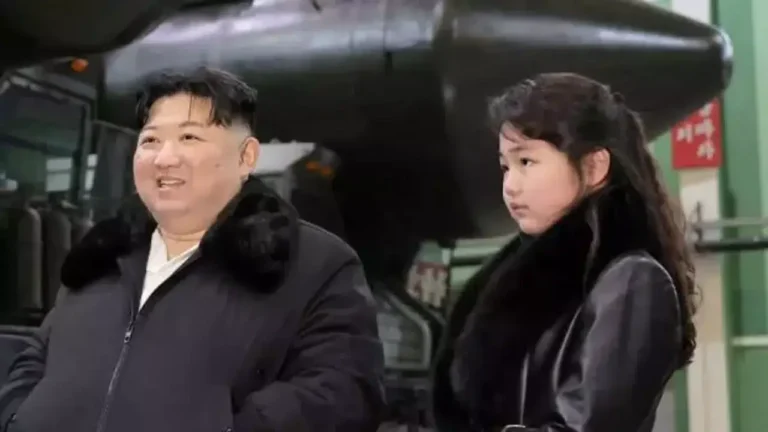 Kuzey Kore’nin Füze Testini Kim Jong-un ve Kızı İzledi