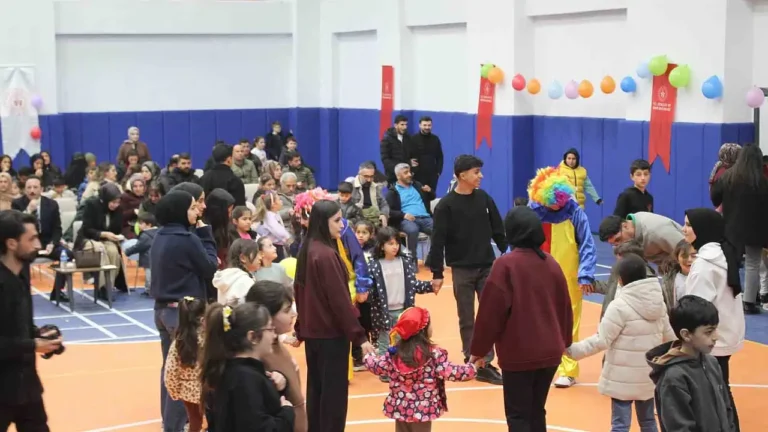 Malazgirt’te Ramazan Coşkusu: Çocuklar Eğlencenin Tadını Çıkarıyor