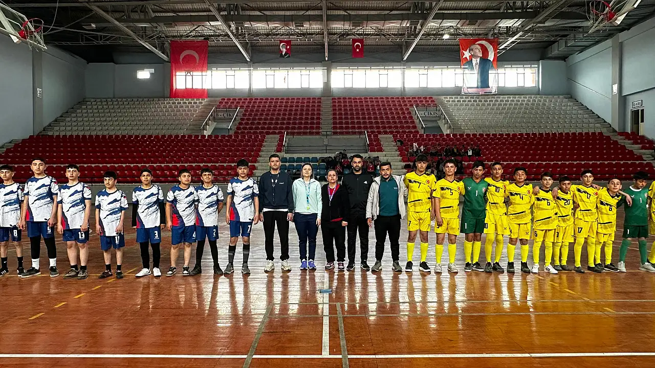 Patnos’ta Futsal Turnuvası: Gençler Kıyasıya Yarışıyor