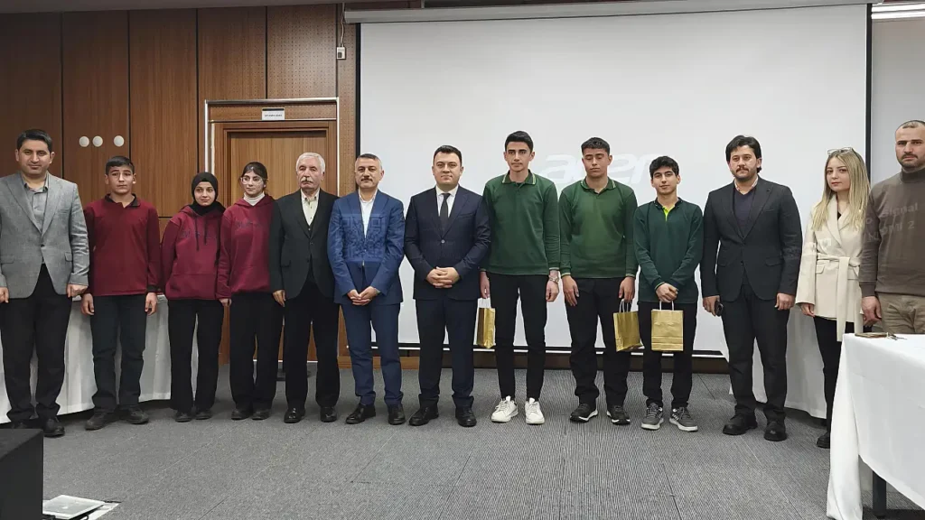 Patnos’taki Liseler Arası Bilgi Yarışmasında Şampiyon MTAL